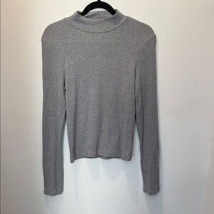 GAP Gray ribbed Long Sleeve Top in medium